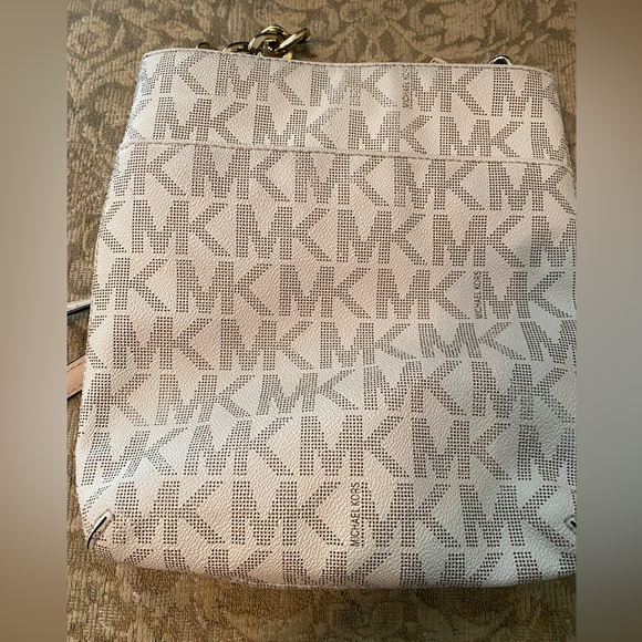 Michael Kors Vanilla Large Hamilton Crossbody Bag - Picture 5 of 14